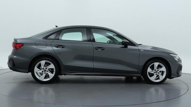 Audi A3 Limousine 30 TFSI S-Line edition 110 pk S-Tronic Zwart optiek | LMV | PDC | Navigatie | Carplay 36