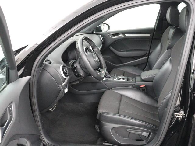 Audi A3 35 TFSI Advance Sport | Panoramadak | S-Line | Stoelverwarming | Half leder | Carplay | Virtual Cockpit | Navigatie | Cruise control | Full LED | DAB | Sportstoelen | Parkeerhulp