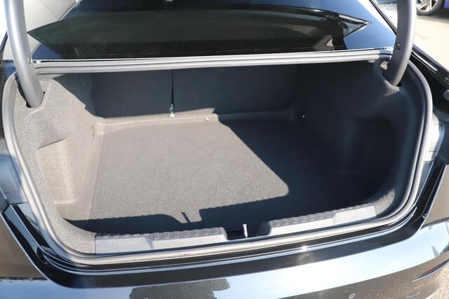 Audi A3 Limousine 30 TFSI Business edition Automaat Panoramadak Sportstoelen LED Virtual Cockpit Navigatie Carplay Android