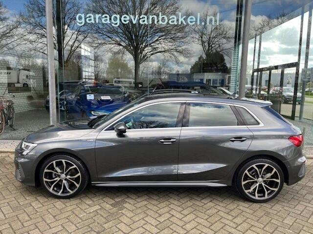 Audi A3 30 TFSI S EDITION S-LINE IN en EXTERIEUR AUTOMAAT