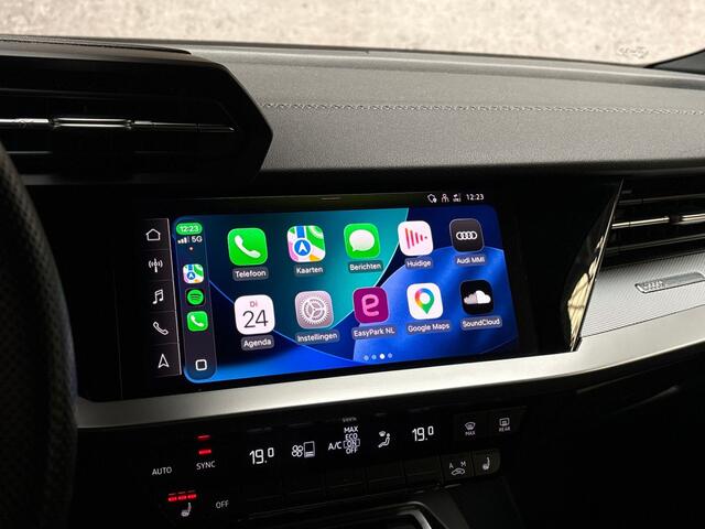 Audi A3 Limousine 30 TFSI S-Line Sport Automaat (2X S-LINE, APPLE CARPLAY, GROOT NAVI, STOELVERWARMING, GETINT GLAS, ADAPTIVE CRUISE, SPORTSTOELEN, LEDER, LANE ASSIST, NIEUWSTAAT)