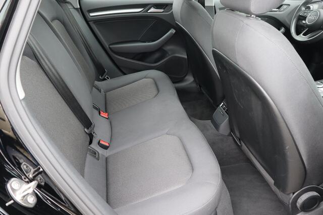 Audi A3 Limousine 1.0 TFSI Navigatie, Camera, Climate control, Cruise control