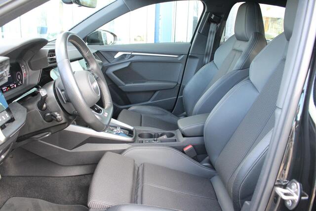Audi A3 Limousine 30 TFSI S edition 19'' Lichtmetalen Velgen | Adaptive Cruise Control | Climate Control | Navigatie | Parkeersensoren |