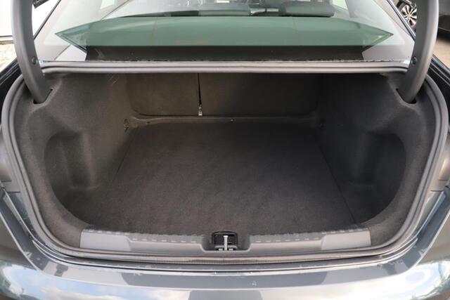 Audi A3 Limousine 30 TFSI Pro Line Automaat Black Edition Navigatie Carplay Android Climate Cruise Control Parkeersensor LED Rijstrooksensor 18 inch RS Look Velgen All-season banden!