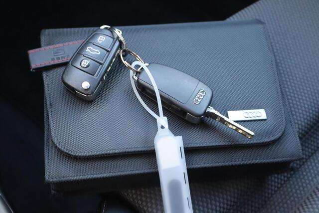 Audi A3 Limousine 1.5 TFSI CoD Sport S Line Edition Navigatie, Cruise control, Climate control,