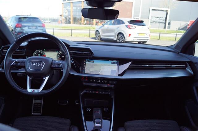 Audi A3 Sportback 35 TFSI S-Line 150pk / Panodak /Navi / Camera / Matrix LED