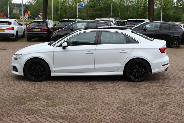 Audi A3 Limousine 35 TFSI CoD Sport S Line Edition / Panoramadak / Virtual Cockpit / Half leder / Navigatie / 18'' / Stoelverwarming / DAB / Cruise Control