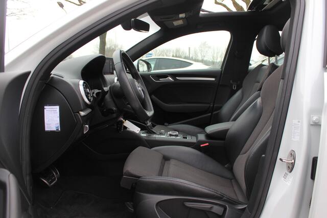 Audi A3 Limousine 35 TFSI CoD Sport S Line Edition / Panoramadak / Virtual Cockpit / Half leder / Navigatie / 18'' / Stoelverwarming / DAB / Cruise Control