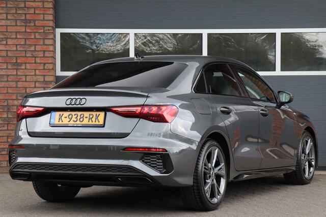 Audi A3 Limousine 35 TFSI S edition zwart optiek