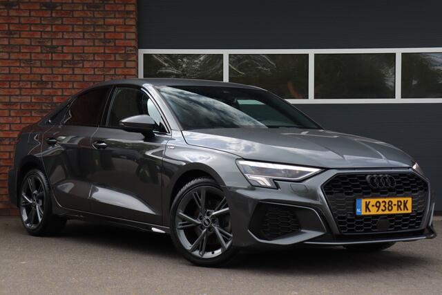 Audi A3 Limousine 35 TFSI S edition zwart optiek