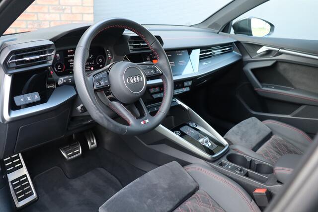Audi A3 Limousine 35 TFSI S edition zwart optiek