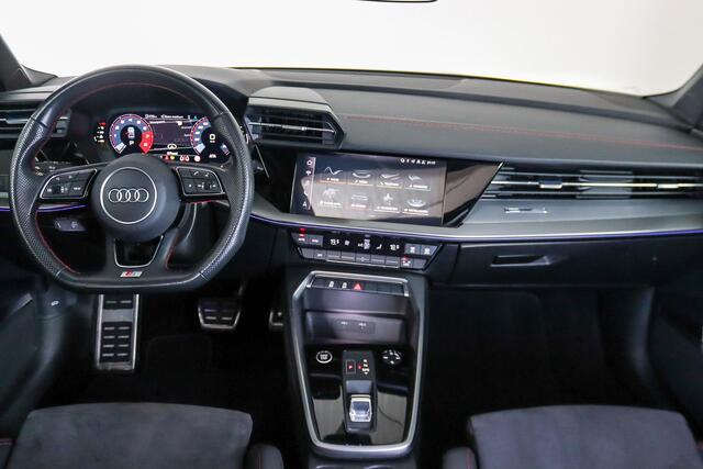 Audi A3 Limousine 35 TFSI S-Line Panoramadak, RS-Stoelen, Alcantara, LED, Virtual Cockpit, B&O, Rode Stiksels
