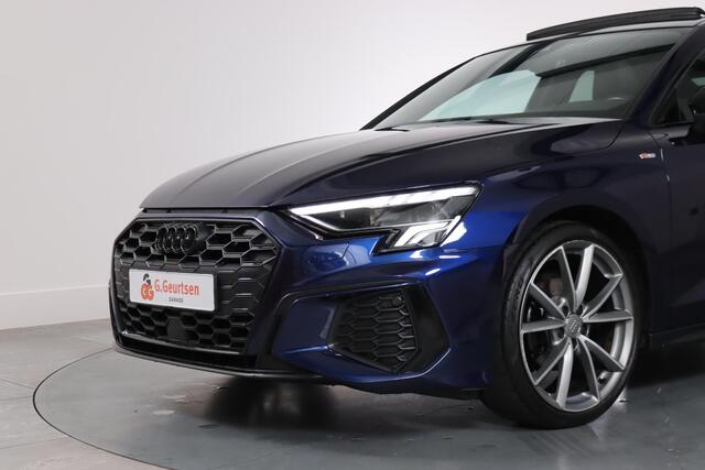 Audi A3 Limousine 35 TFSI S-Line Panoramadak, RS-Stoelen, Alcantara, LED, Virtual Cockpit, B&O, Rode Stiksels