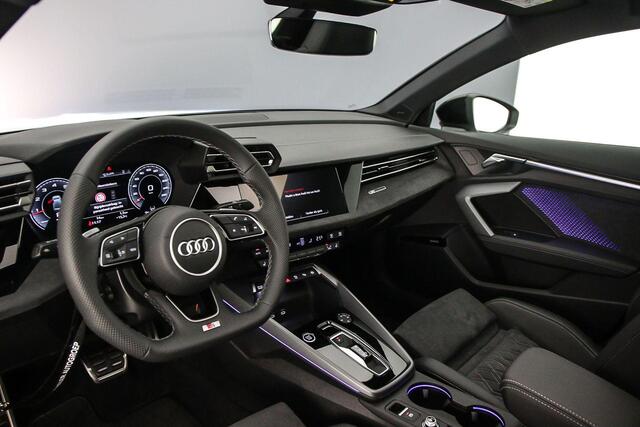 Audi A3 Limousine 35 TFSI S edition | Panorama Dak | Adaptieve Cruise | SONOS Audio | Ambient Light | Comfort pakket plus | Licht-pakket | Assistentie Pakket | Optie-pakket | Interier-pakket |