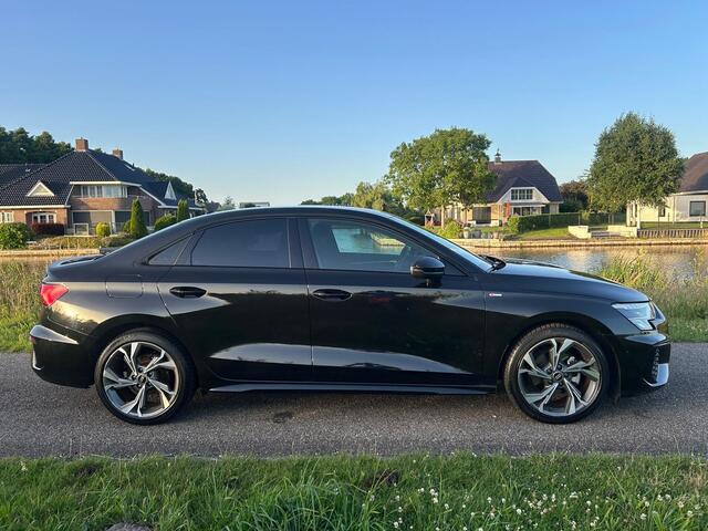 Audi A3 Limousine 30 TFSI S-Line edition | Apple Carplay | Lane Assist | Parkeersensoren