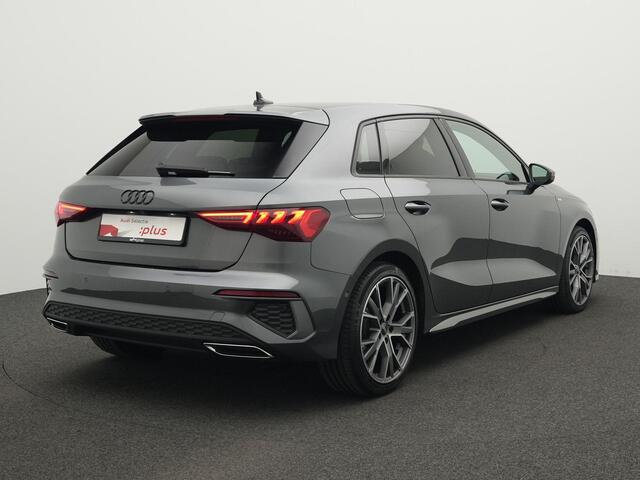 Audi A3 SPORTBACK 35 TFSI 150 pk S-tronic S edition | LED koplampen | Stoelverwarming | Sportonderstel | Cruise control | Achteruitrijcamera | Parkeerassistent | 18 inch