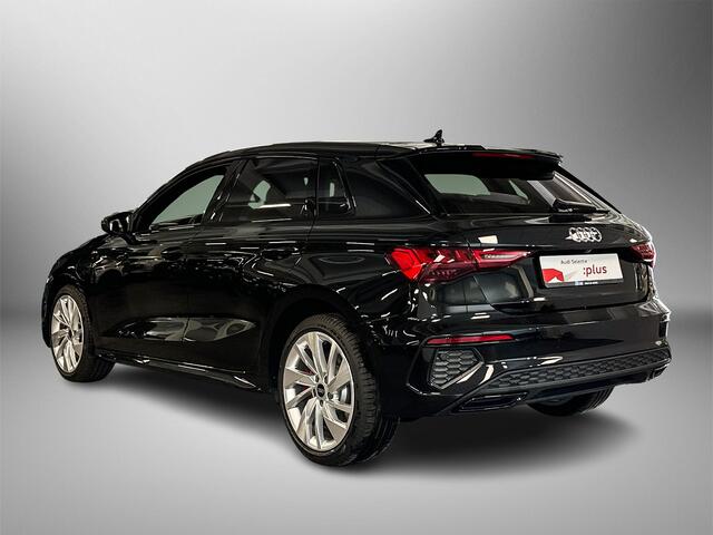 Audi A3 SPORTBACK 45 245pk TFSI e S edition Competition Stoelverwarming voorin | Parkeerassistent | Adaptive cruise control