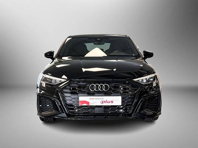 Audi A3 SPORTBACK 45 245pk TFSI e S edition Competition Stoelverwarming voorin | Parkeerassistent | Adaptive cruise control