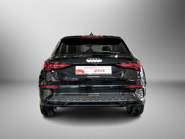 Audi A3 SPORTBACK 45 245pk TFSI e S edition Competition Stoelverwarming voorin | Parkeerassistent | Adaptive cruise control