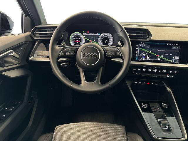 Audi A3 SPORTBACK 45 245pk TFSI e S edition Competition Stoelverwarming voorin | Parkeerassistent | Adaptive cruise control