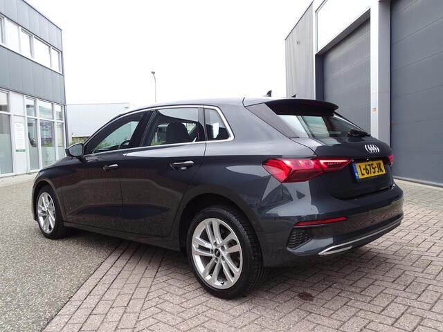 Audi A3 SPORTBACK 30 TFSI Business edition ACHTERUITRIJCAMERA | ADAPTIEVE CRUISECONTROL | NAVIGATIE | PARKEERSENSOREN ACHTER | KEYLESS START/ENTRY | LED KOPLAMPEN DAGRIJVERLICHTING | DAB RADIO | LEDER/ALCANTARAAUTOMAAT|FULL LED KOPLMAPEN| LED ACHTER LICHTEN| NAVIGATIE| STO