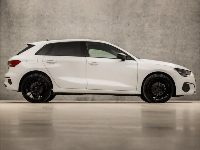 Audi A3 SPORTBACK 30 TFSI Sport Automaat (APPLE CARPLAY, GROOT NAVI, ADAPTIVE CRUISE, ZWART DAK, SPORTSTOELEN, GETINT GLAS, LED KOPLAMPEN, PARKEERSENSOREN, NIEUWSTAAT)