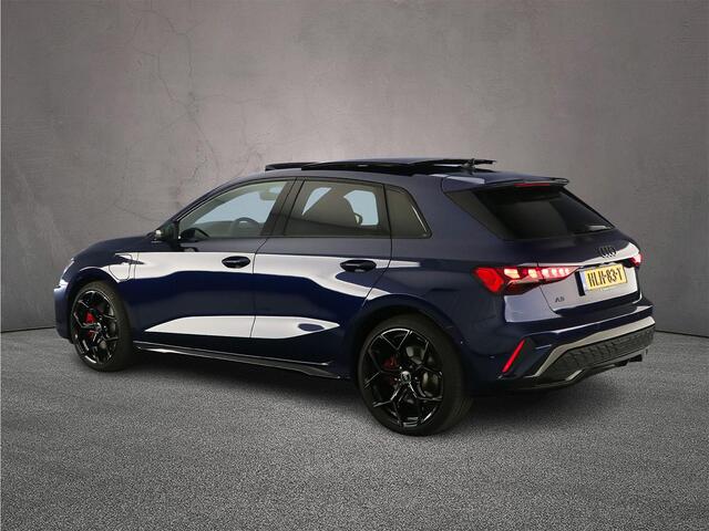 Audi A3 SPORTBACK 45 TFSI e S edition Competition | Pano | Sonos | Camera | 19 inch | Zwart Optiek | Stoelverwarming |