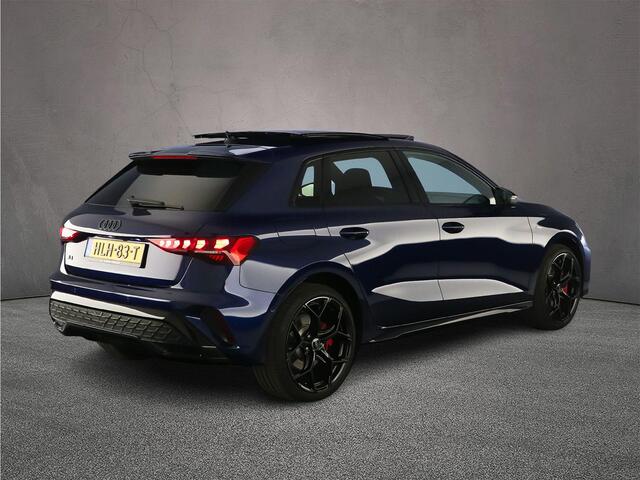 Audi A3 SPORTBACK 45 TFSI e S edition Competition | Pano | Sonos | Camera | 19 inch | Zwart Optiek | Stoelverwarming |