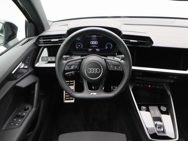 Audi A3 SPORTBACK 45 TFSi e 245 Pk Automaat S-Line Competition | Full LED | Trekhaak | Zwart Optiek | Privacy Glas | Adaptive Cruise | Stoelverwarming | Parkeersensoren | Carplay | 17.648 Km!!