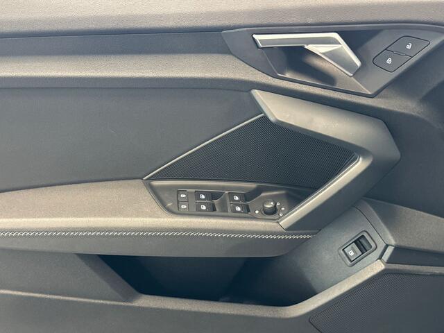 Audi A3 SPORTBACK 45 245pk TFSI e S edition Competition MMI navigatie plus MMI touch | Parkeerhulp achter | Cruise control