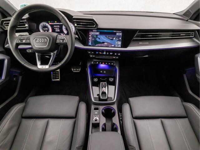 Audi A3 SPORTBACK 30 TFSI S-Line Sport Automaat (2X S-LINE, APPLE CARPLAY, HEAD-UP DISPLAY, SONOS AUDIO, GROOT NAVI, CAMERA, LEDEREN SPORTSTOELEN, STOELVERWARMING, ADAPTIVE CRUISE, SFEERVERLICHTING, KEYLESS, NIEUWSTAAT)