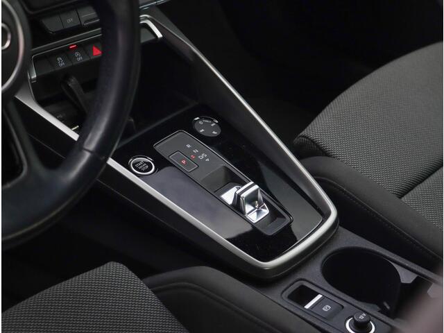 Audi A3 SPORTBACK 30 TFSI Business edition Automaat | Matrix LED | Sportstoelen