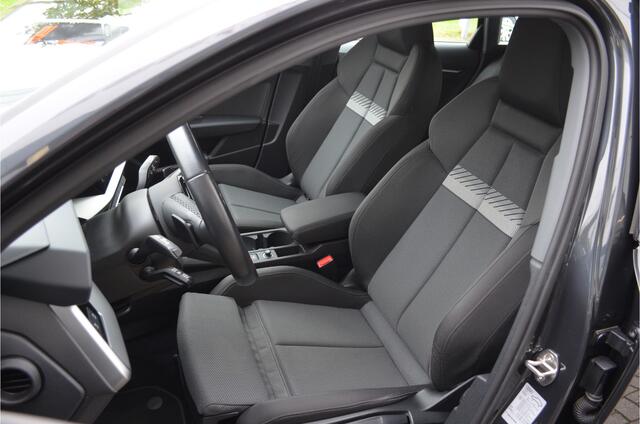 Audi A3 SPORTBACK 30 TFSI Advanced Carplay | Stoelverwarming | Sportstoelen | Donkere hemel | Adaptive Cruise | Virtual cockpit