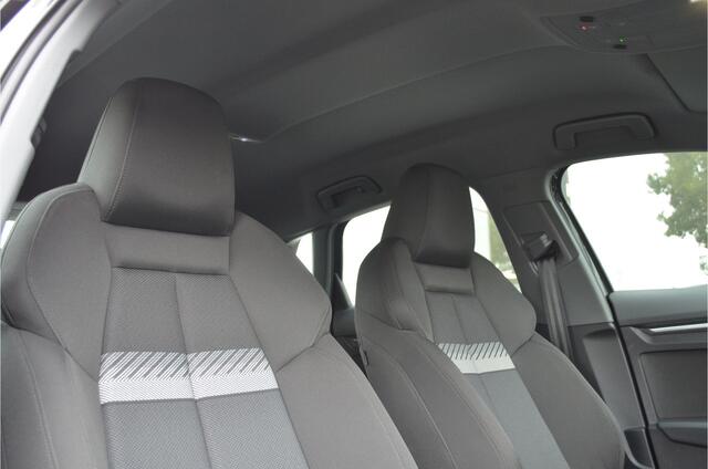 Audi A3 SPORTBACK 30 TFSI Advanced Carplay | Stoelverwarming | Sportstoelen | Donkere hemel | Adaptive Cruise | Virtual cockpit