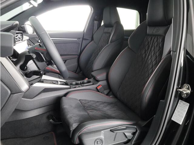 Audi A3 SPORTBACK 40 TFSI e S edition 204 pk S-tronic | Private lease vanaf ¤ 699,- pm | Verlengde garantie | Navigatie | Trekhaak (afneembaar) | Parkeersensoren (Park assist) | Adaptieve cruise control | Stoelverwarming | S-line |