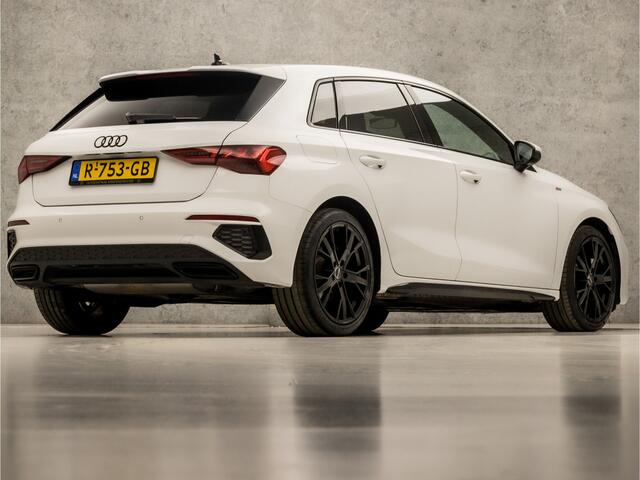 Audi A3 SPORTBACK 30 TFSI S-Line Sport Automaat (2X S-LINE, APPLE CARPLAY, GROOT NAVI, LEDER, STOELVERWARMING, SPORTSTOELEN, GETINT GLAS, ADAPTIVE CRUISE, KEYLESS, NIEUWSTAAT)