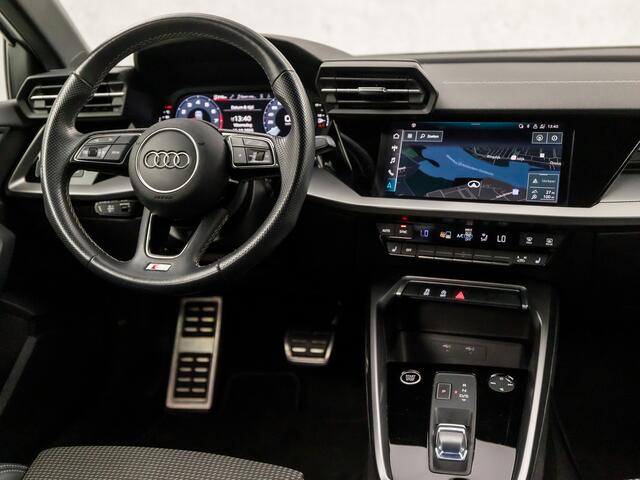Audi A3 SPORTBACK 30 TFSI S-Line Sport Automaat (2X S-LINE, APPLE CARPLAY, GROOT NAVI, LEDER, STOELVERWARMING, SPORTSTOELEN, GETINT GLAS, ADAPTIVE CRUISE, KEYLESS, NIEUWSTAAT)
