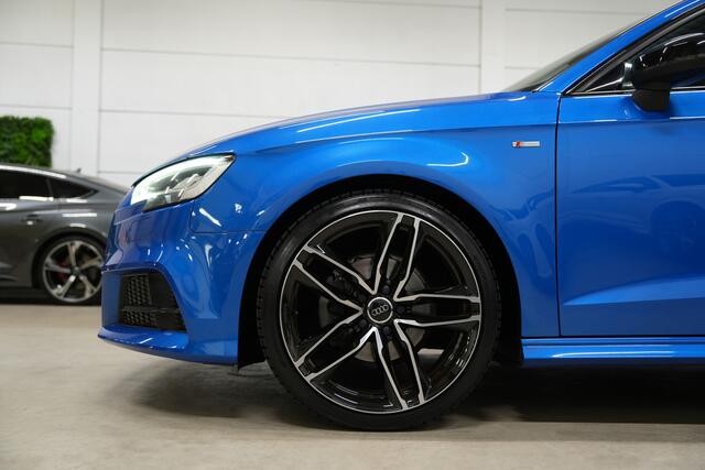 Audi A3 SPORTBACK 1.5 TFSI 3x S Line * Virtual - 19" - Keyless - App - Sound - Zwart optiek *