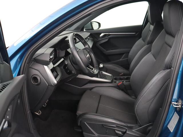 Audi A3 SPORTBACK 35 TFSI Edition One | Trekhaak | Park Assist | Matrix LED | Carplay | Adaptive cruise | Sportstoelen | Virtual Cockpit | Navigatie | Half leder | Climate control | Bluetooth