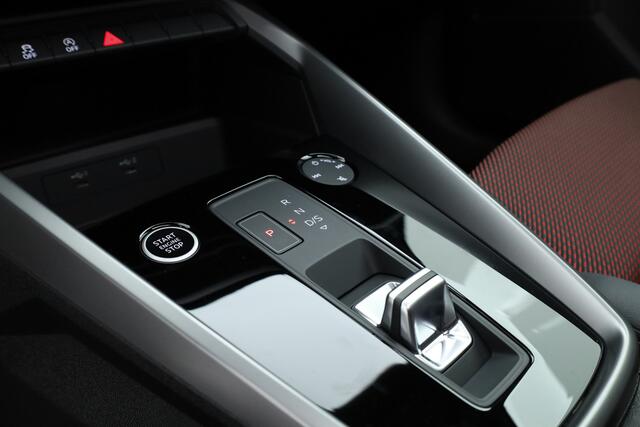 Audi A3 SPORTBACK 35 TFSI | Pano | Afn. Trekhaak | Sportstoelen | Apple CarPlay | Stoelverw. | Camera | 17"