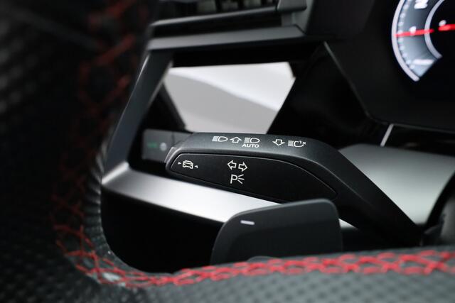 Audi A3 SPORTBACK 35 TFSI | Pano | Afn. Trekhaak | Sportstoelen | Apple CarPlay | Stoelverw. | Camera | 17"