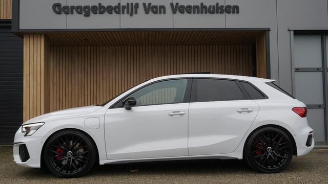 Audi A3 SPORTBACK 45 TFSI e 245pk 3x S-Line & Competition *Black Optik* Pano.Dak 19inch B&O Ambiance verlichting Virtual *Zeer Nette A3* 46010km!