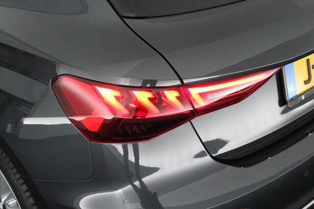 Audi A3 SPORTBACK 35 TFSI 150pk S-Tronic Business edition Leder Virtual Cockpit Stoelverwarming Navigatie