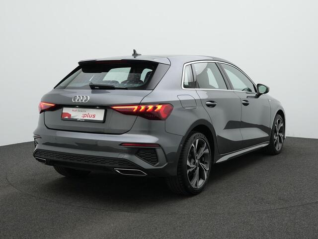 Audi A3 SPORTBACK 35 TFSI 150 pk S-tronic S-Line | Navigatie | Stoelverwarming | Parkeersensoren voor/achter | Adaptive Cruise