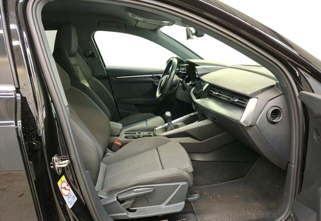Audi A3 SPORTBACK 30 TFSI Business edition 5Drs./ Virtual cockpit / Airco-ecc./ Navigatie / Pdc./ Xenon / Radio multimedia / Apk 11-2026
