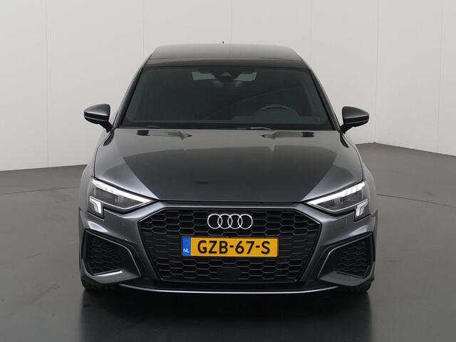 Audi A3 SPORTBACK 40 TFSI e S-line | Sportstoelen | Digitaal Dashboard | Panoramadak | Navigatie | DAB | Camera | Stoelverwarming | Adaptieve Cruise Control | Ele. kofferdeksel | Apple CarPlay/Android Auto | Dynamische LED Verlichting | 18" Lichtmetaal |