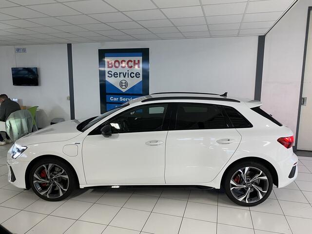 Audi A3 SPORTBACK 45 TFSI e S edition Competition Carplay / Navigatie / Camera