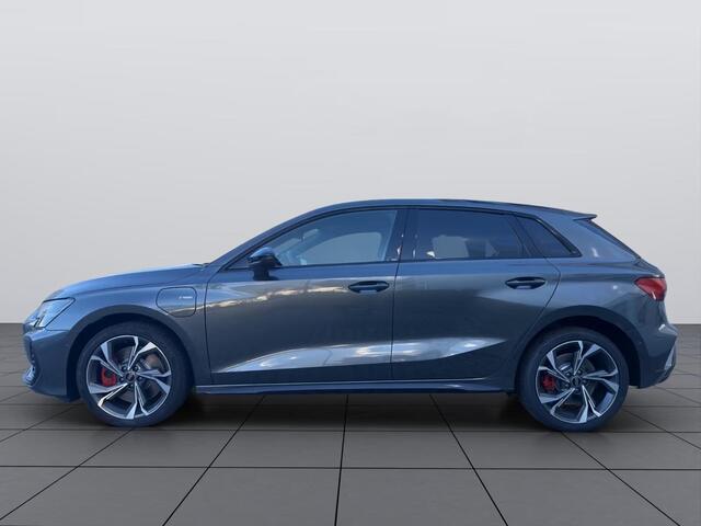 Audi A3 SPORTBACK 45 TFSI e S-LINE (200kW/272pk) ** LED, VIRTUAL, PANORAMA, ELECTR. BED. ST, PRIVACY, 18-inch ** UNFALLFREI - ¤ 14.300,= onder NP ** ** INFORMEER OOK NAAR ONZE AANTREKKELIJKE FINANCIAL-LEASE TARIEVEN **