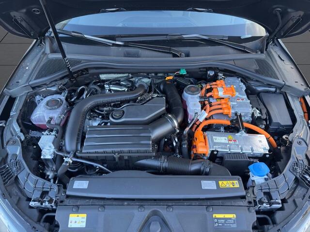 Audi A3 SPORTBACK 45 TFSI e S-LINE (200kW/272pk) ** LED, VIRTUAL, PANORAMA, ELECTR. BED. ST, PRIVACY, 18-inch ** UNFALLFREI - ¤ 14.300,= onder NP ** ** INFORMEER OOK NAAR ONZE AANTREKKELIJKE FINANCIAL-LEASE TARIEVEN **