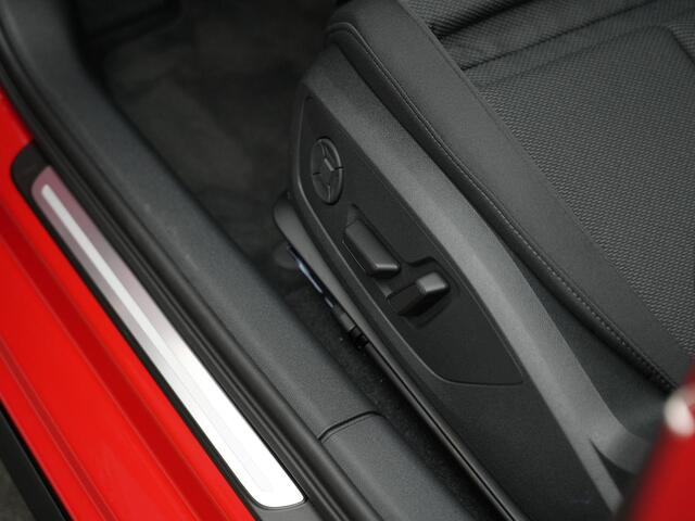 Audi A3 SPORTBACK 45 TFSI e 272 pk S-tronic S-Line | Elektr. verstelbare stoel | Achteruitrijcamera | Stoelverwarming | Adaptive Cruise | Navigatie